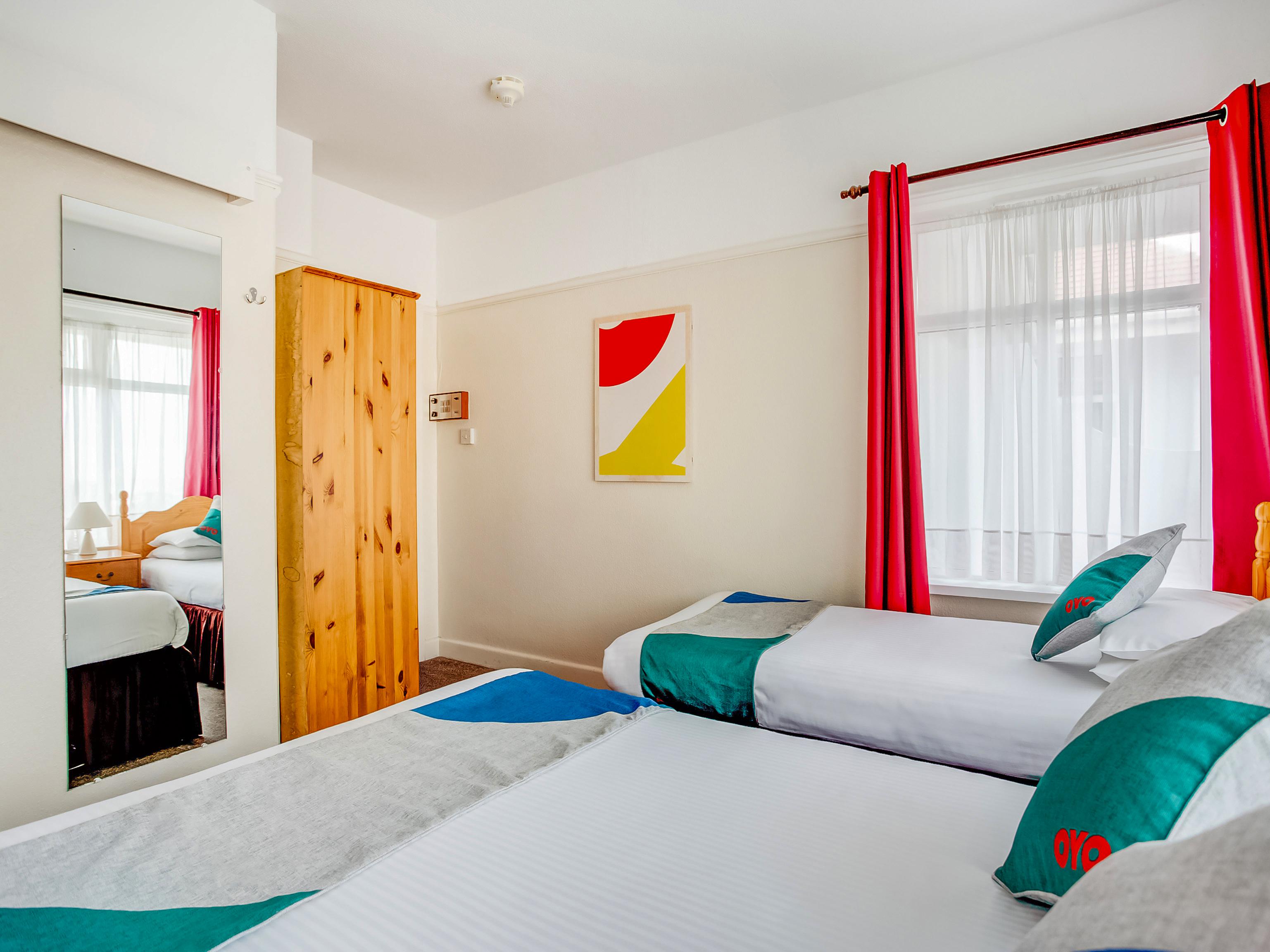 Oyo Godolphin Arms Hotel New Quay Exterior foto